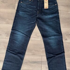 Men’s Levi jeans. Stretch. Loose straight leg. 33 x 32